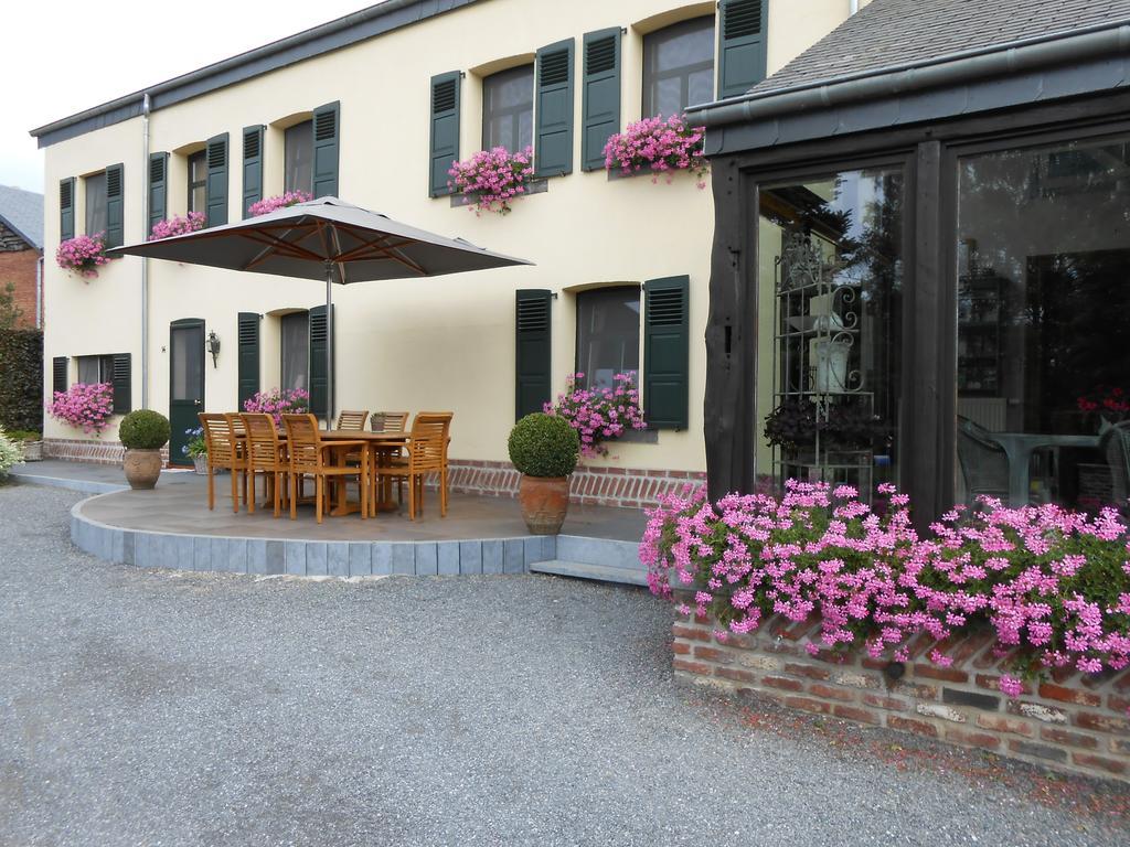 Le Bien-Aller Des Perets Hotell Saint-Hubert Exteriör bild