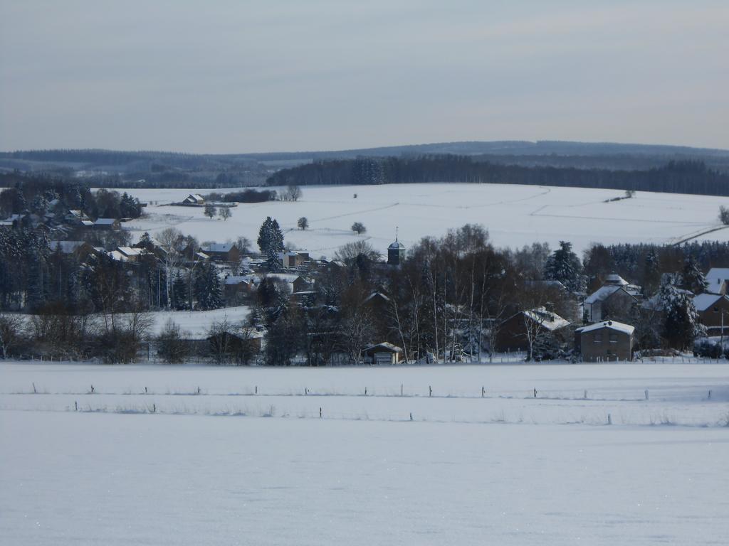 Le Bien-Aller Des Perets Hotell Saint-Hubert Exteriör bild