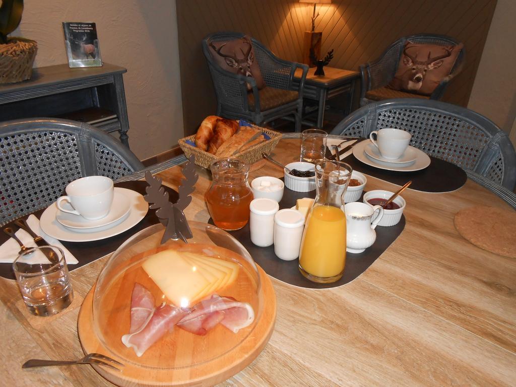 Le Bien-Aller Des Perets Hotell Saint-Hubert Exteriör bild