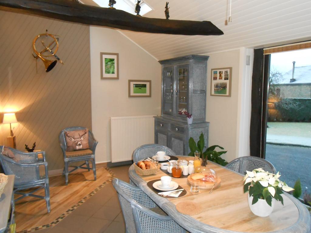 Le Bien-Aller Des Perets Hotell Saint-Hubert Exteriör bild