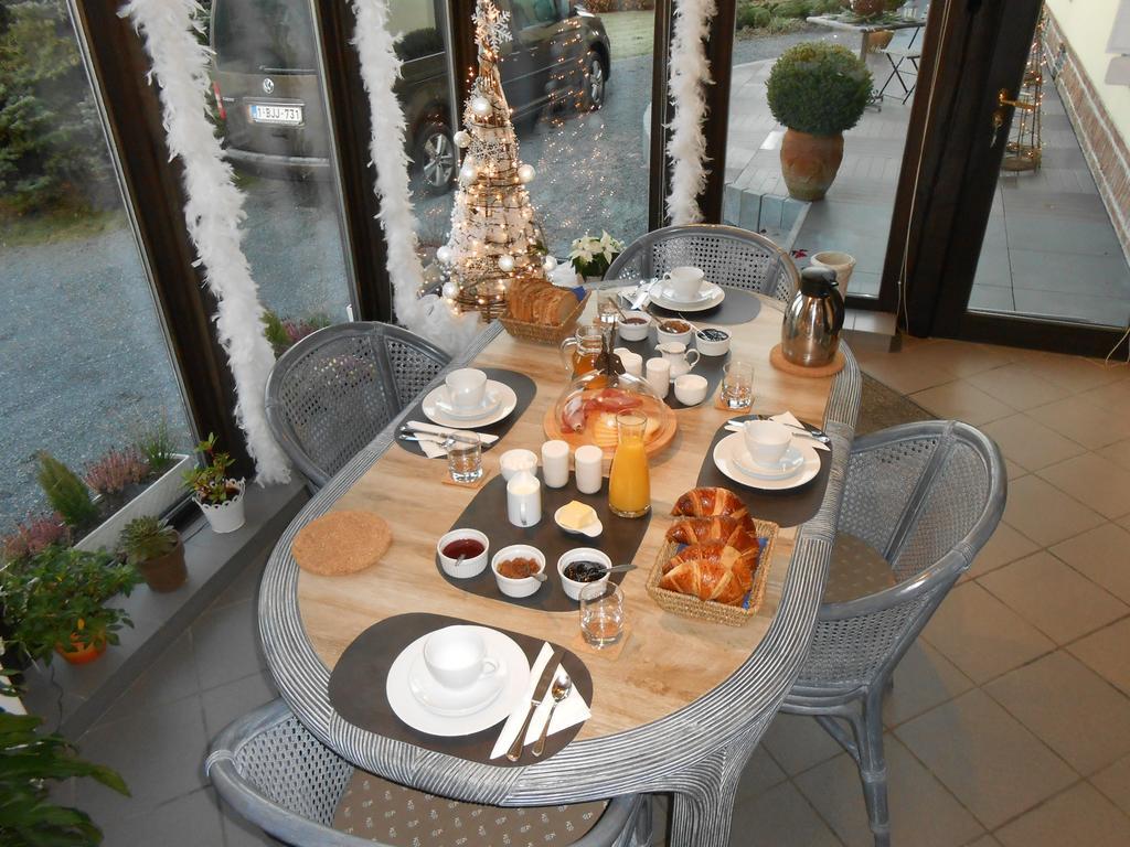 Le Bien-Aller Des Perets Hotell Saint-Hubert Exteriör bild