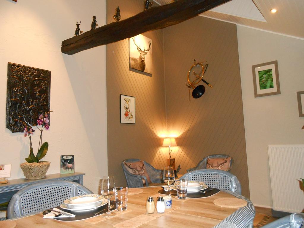 Le Bien-Aller Des Perets Hotell Saint-Hubert Exteriör bild